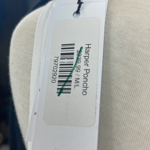 NWT VELVET BY GRAHAM SPENCER HARPER PONCHO - Picture 4 of 4